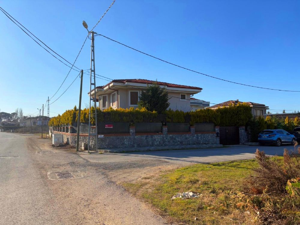 ŞİLE ÇAVUŞ MAHALLESİ SATILIK MUSTAKİL HAVUZLU VİLLA 500M2 ARSADA