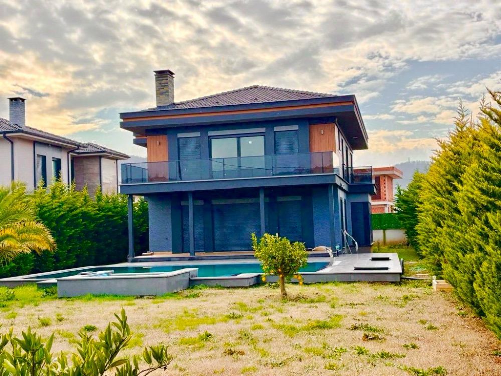 ŞİLE ÇAVUŞ SATILIK HAVUZLU SIFIR VİLLA 725 M2 ARSADA 
