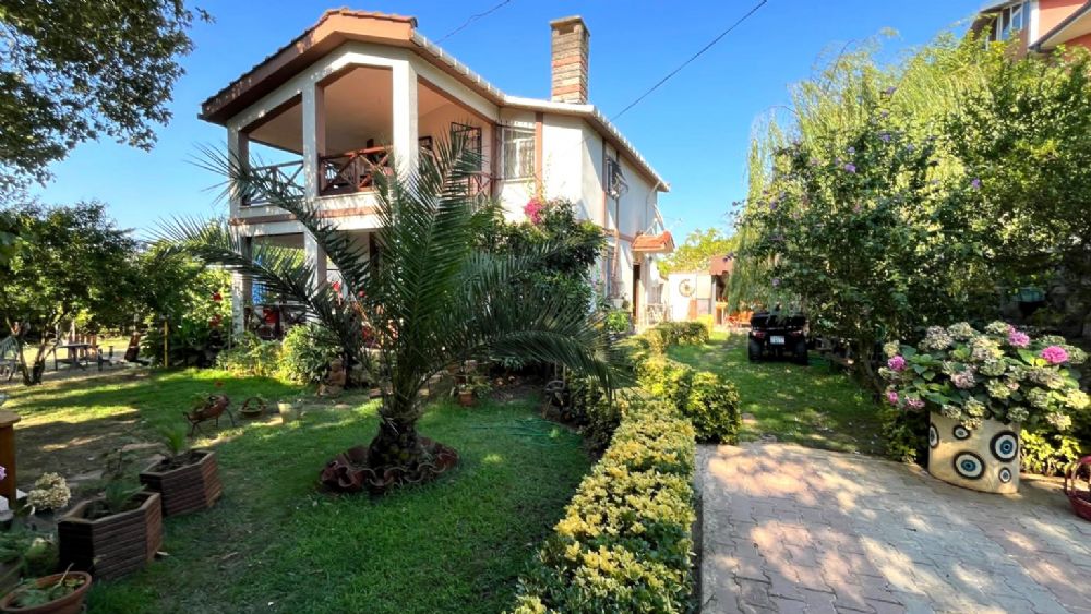 ŞİLE ALACALI SATILIK VİLLA 3+1 GENİŞ BAHÇELİ ANA YOLA 50M. 